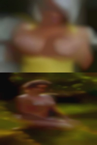 WA woman fuck girls behind legs for sex.